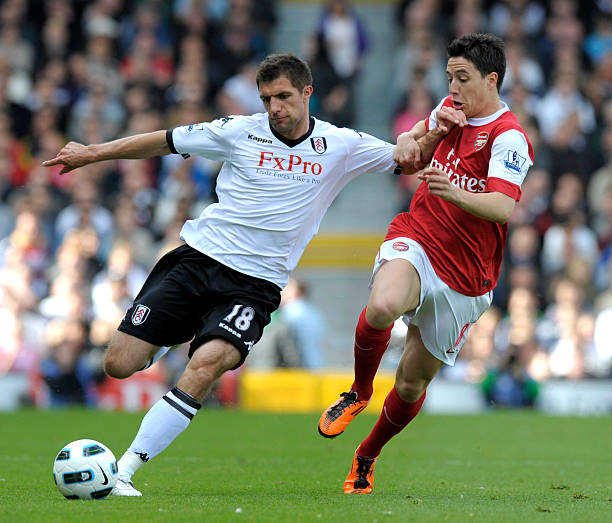 通过踢足球 通过踢足球